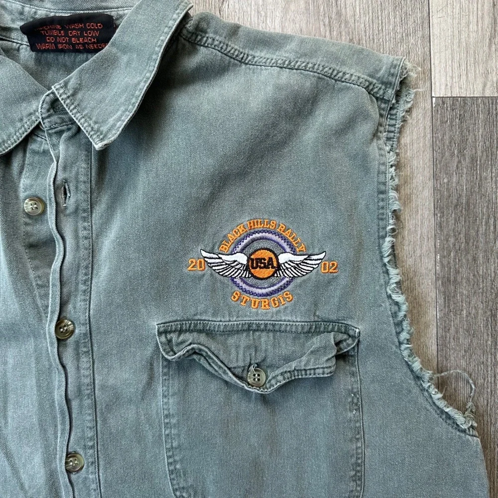 Vintage Sturgis 2002 Black‎ Hills Rally Denim Vest Men's L Biker Cut-Off Shirt